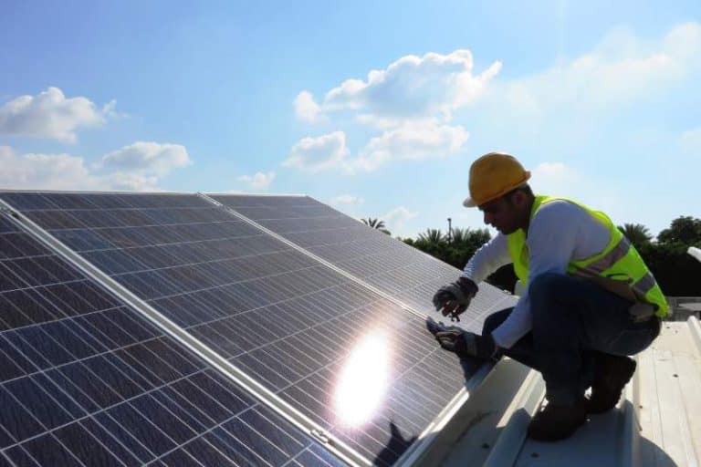 6 Factors to Consider When Hiring a Solar Installation Company