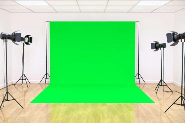 HOW TO USE A GREEN SCREEN: A BEGINNER’S GUIDE