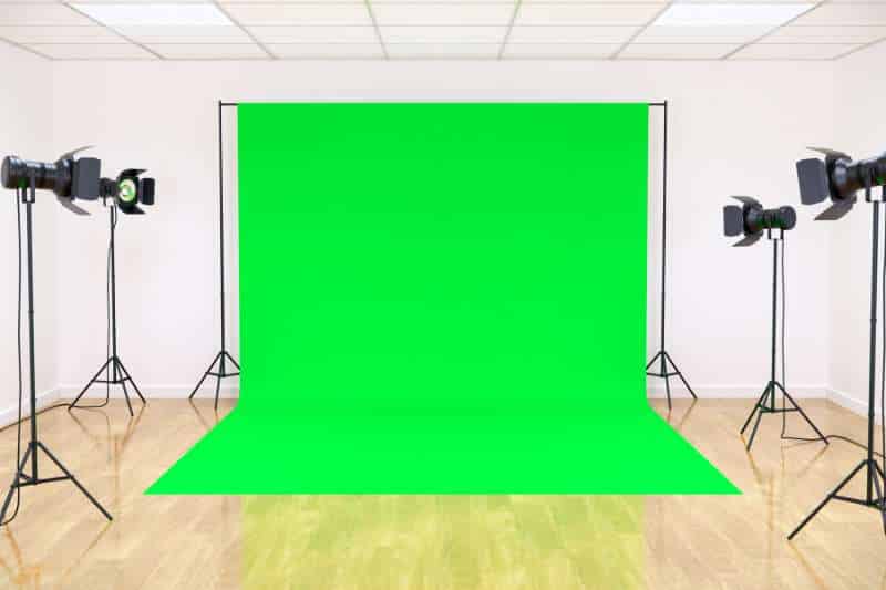 HOW TO USE A GREEN SCREEN A BEGINNER'S GUIDE