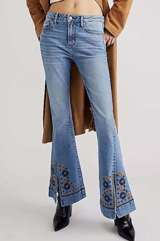 Embroidered Cut Jeans Bootcut