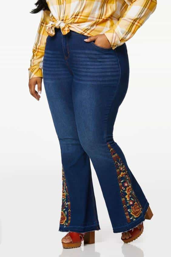 Plus Size Floral Embroidered Flare Jeans - Blue