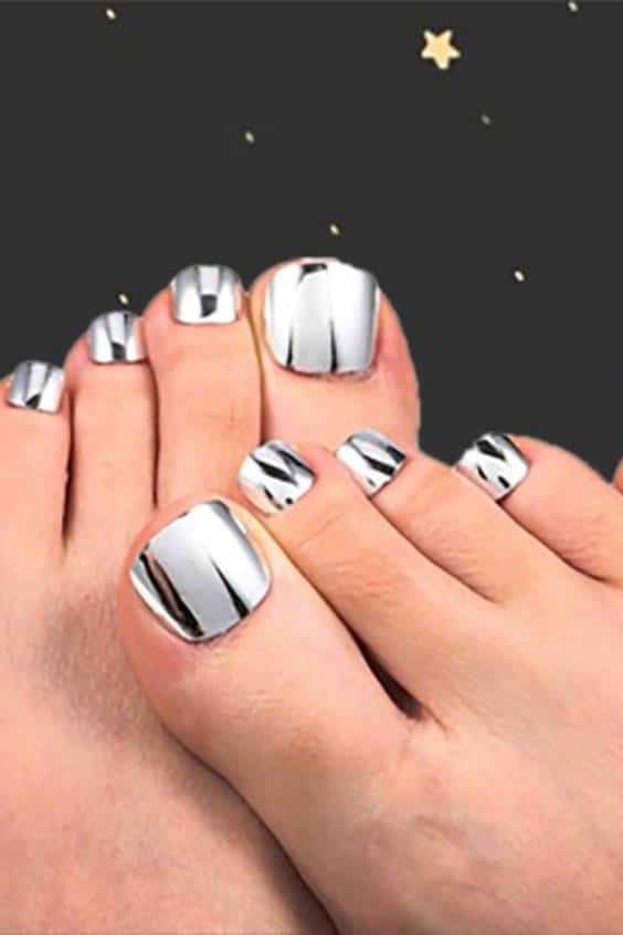 Mosako Silver Press on Toenails Short Square Fake Toenail Mirror Art Full Cover Nail Glitter Fake Toe Nails Solid Color DIY Fashion Foot Nails for Women and Girls