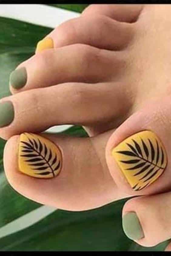 Yellow Toe Nail Designs - Shimmering Leaves